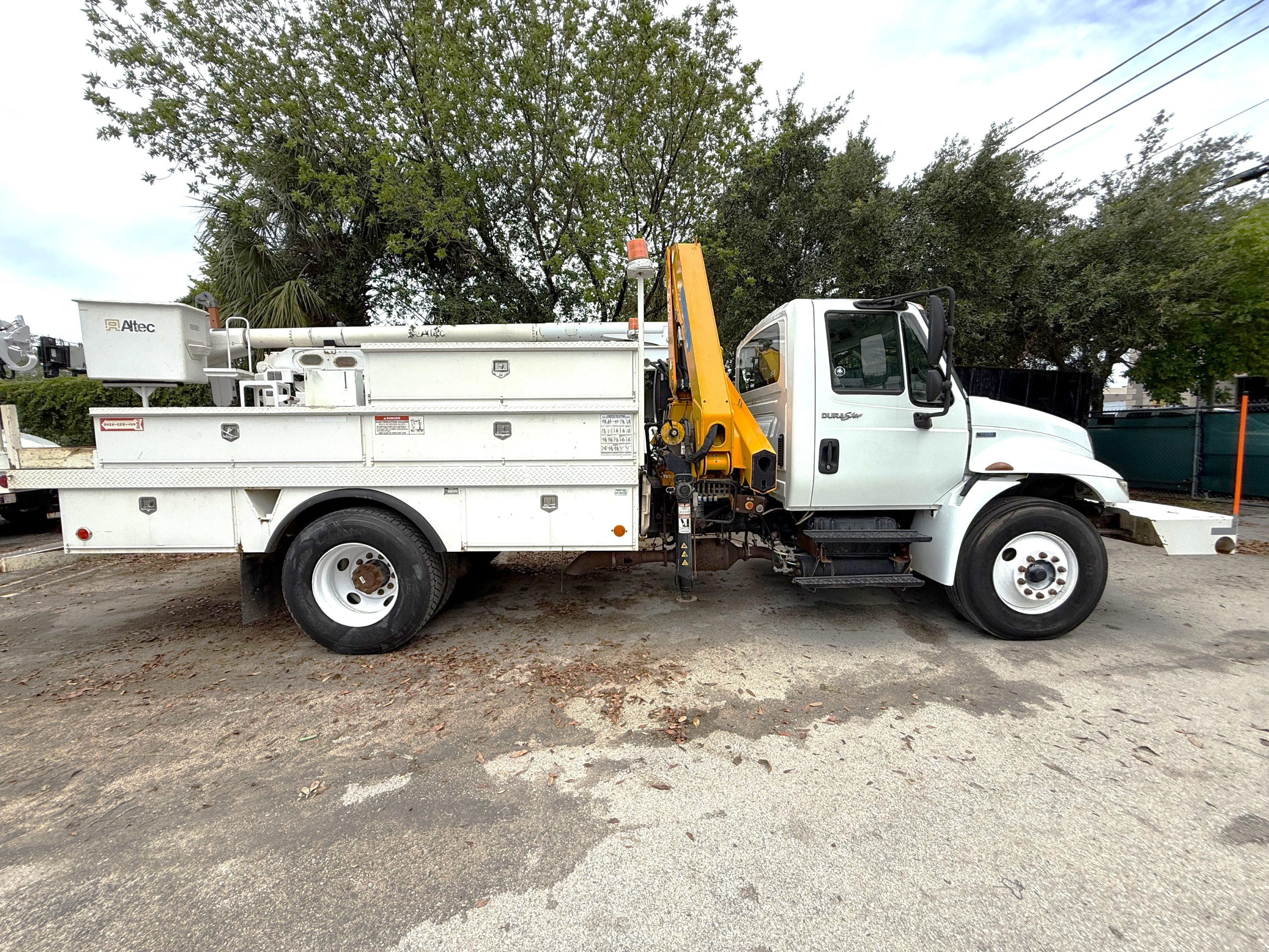 KNUCKLE BOOM CRANE TRUCK INTERNATIONAL 4300 ARTICULATING LOADING EFFER 110E-3S 50601A2 (image for) KNUCKLE BOOM CRANE TRUCK INTERNATIONAL 4300 ARTICULATING LOADING EFFER 110E-3S 50601A2
