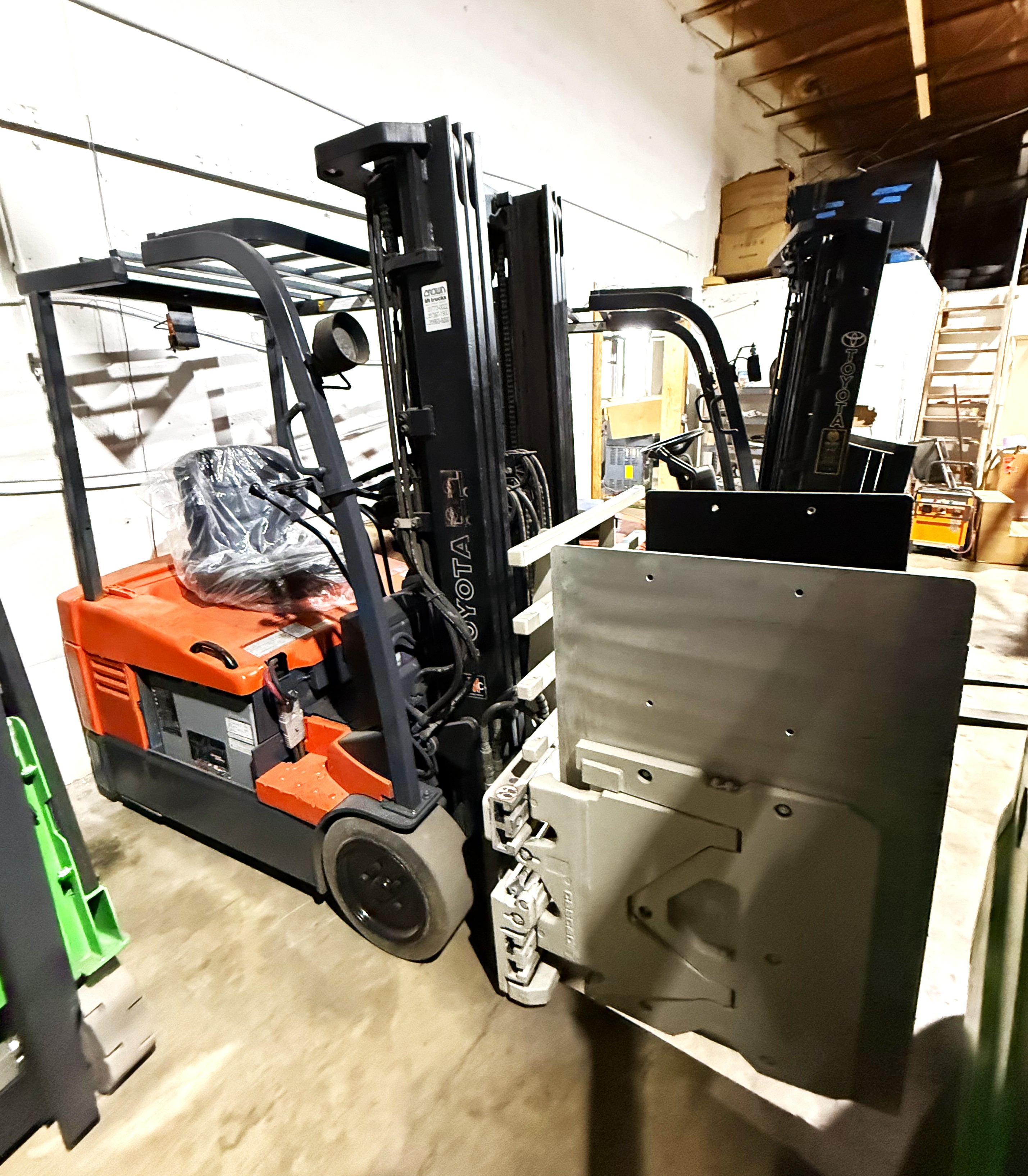 FORKLIFT TOYOTA 7FBEU18 ELECTRIC 3.6K LBS (CARTON CLAMPS) 50711A1 (image for) FORKLIFT TOYOTA 7FBEU18 ELECTRIC 3.6K LBS (CARTON CLAMPS) 50711A1