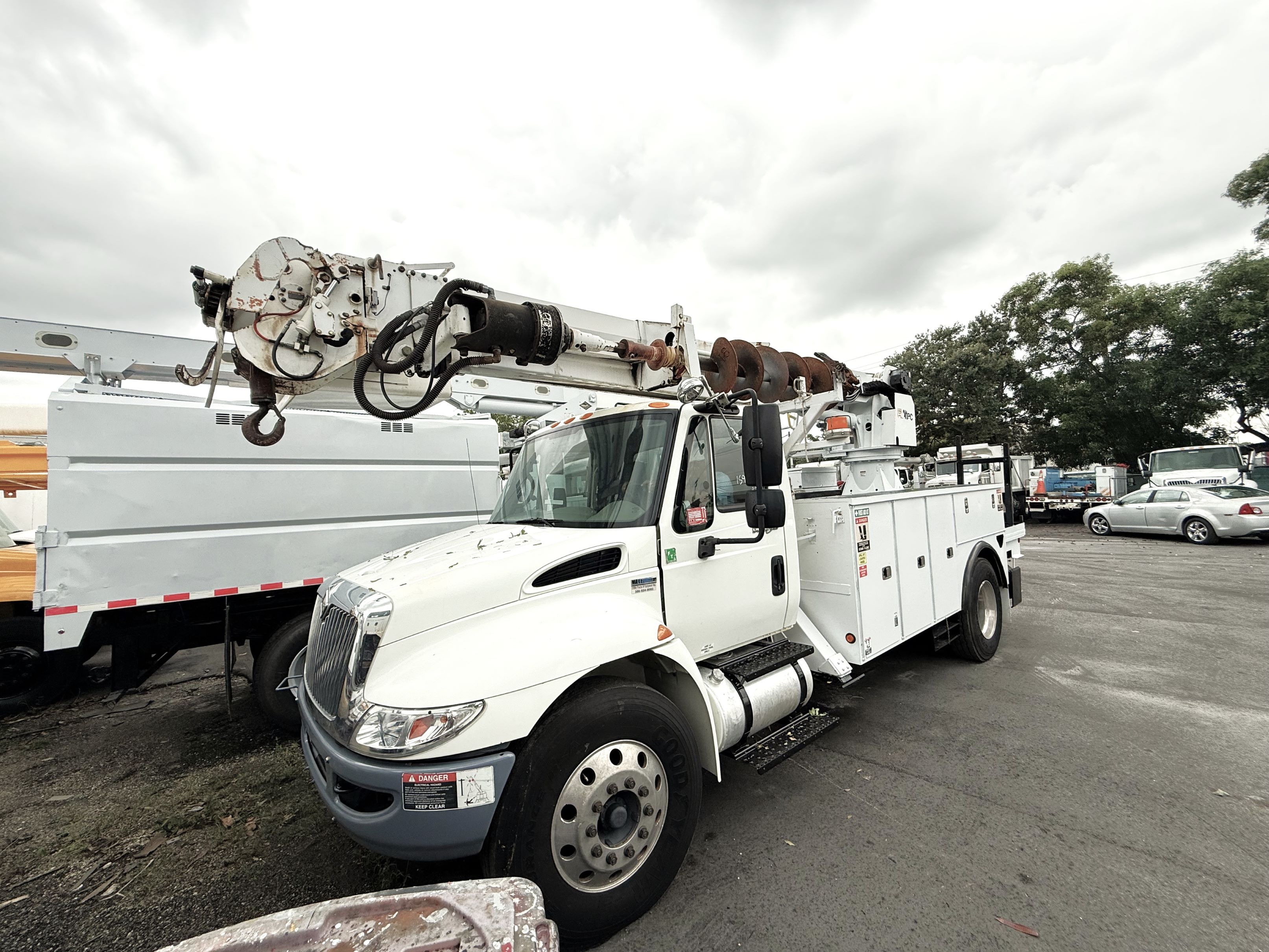 DIGGER BUCKET TRUCK INTERNATIONAL 2009 AUTOMATIC ALTEC DM47B TR. 60602A2 (image for) DIGGER BUCKET TRUCK INTERNATIONAL 2009 AUTOMATIC ALTEC DM47B TR. 60602A2