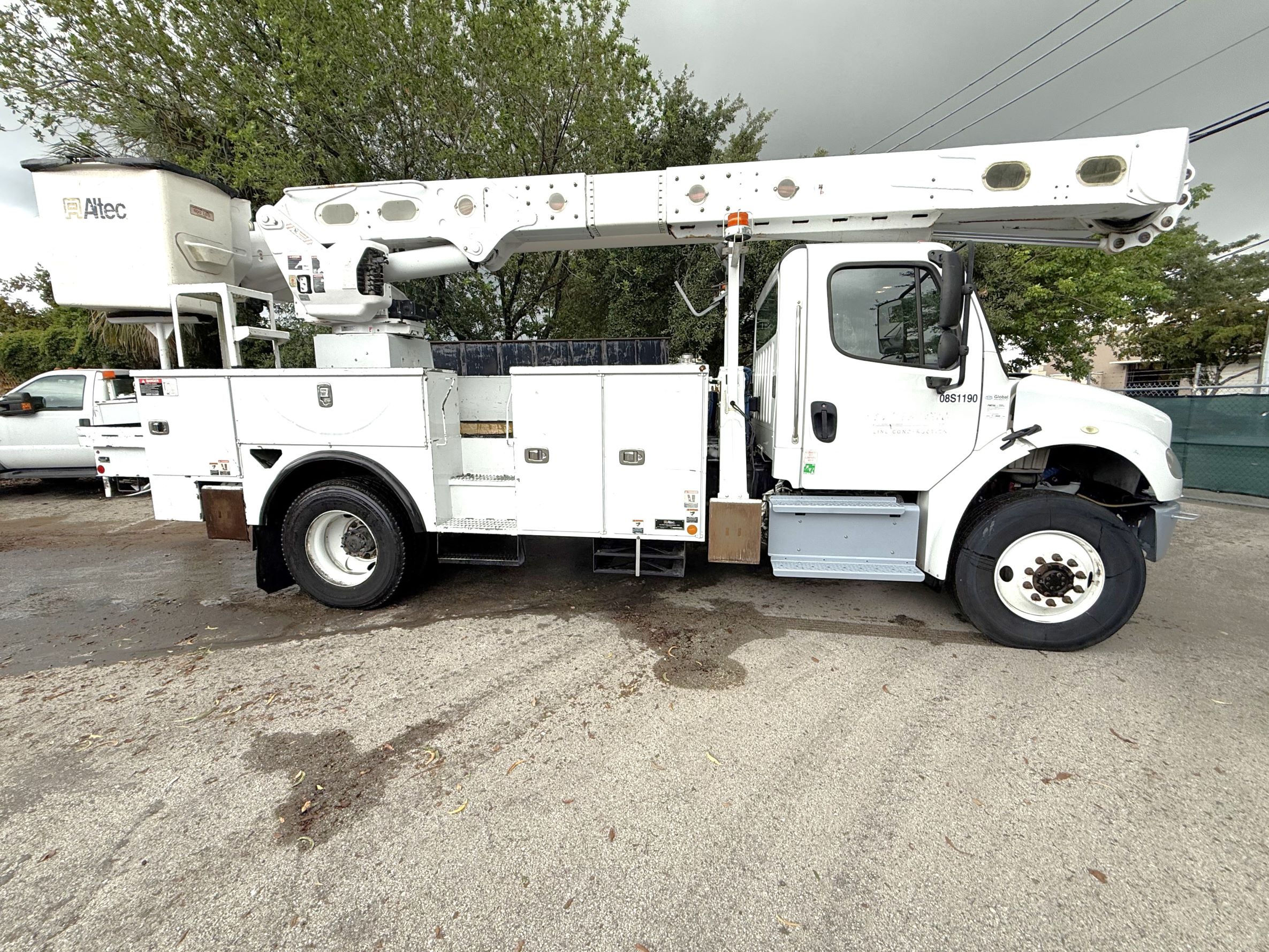 BUCKET TRUCK FREIGHTLINER M2 4X2 60 FEET 2017 ALTEC AM55 2 MEN BUCKET 60603A2 (image for) BUCKET TRUCK FREIGHTLINER M2 4X2 60 FEET 2017 ALTEC AM55 2 MEN BUCKET 60603A2