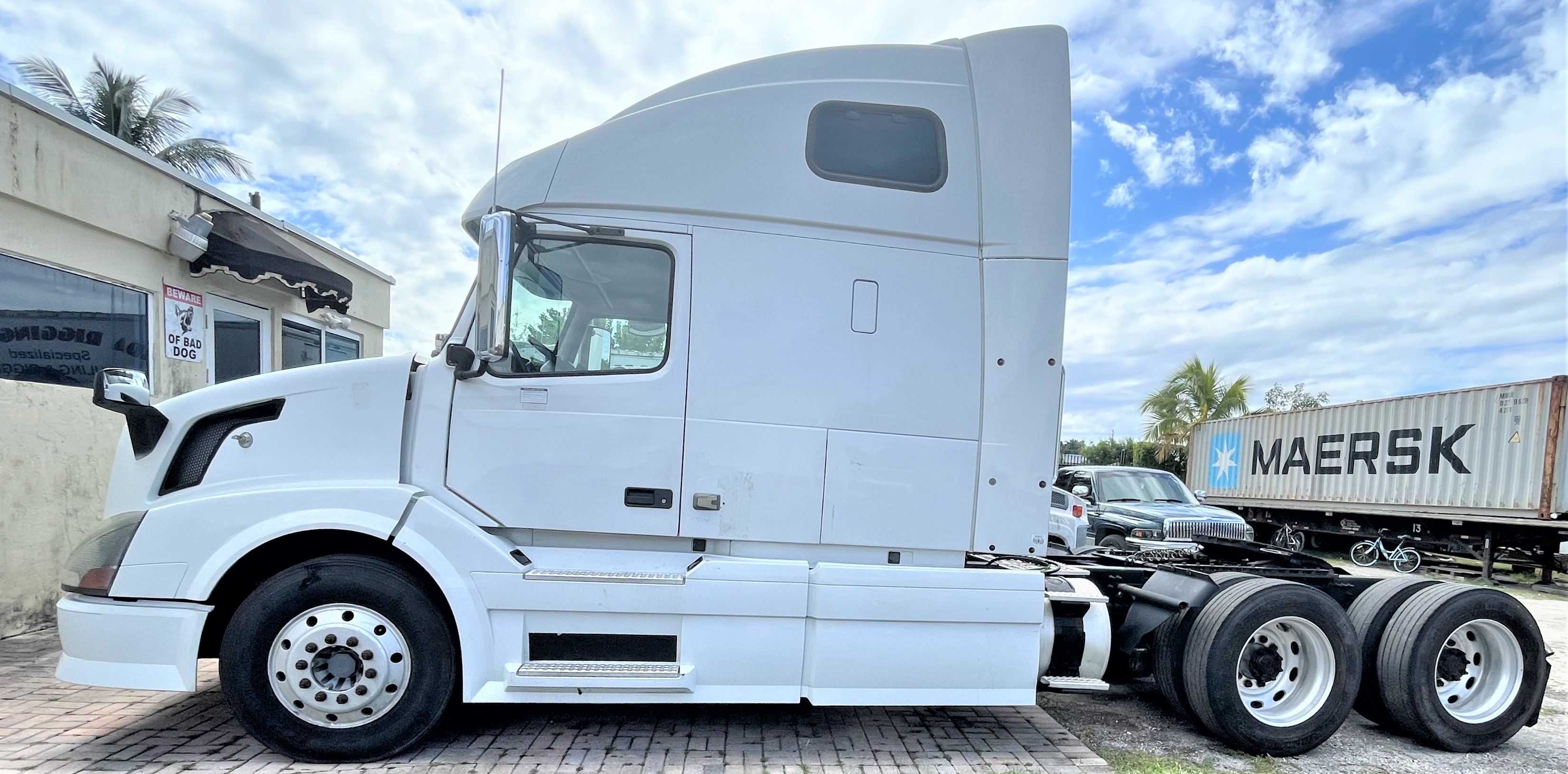 TRUCK TRACTOR VOLVO 2010 AUTOMATIC FULL CAB 40401A7 (image for) TRUCK TRACTOR VOLVO 2010 AUTOMATIC FULL CAB 40401A7